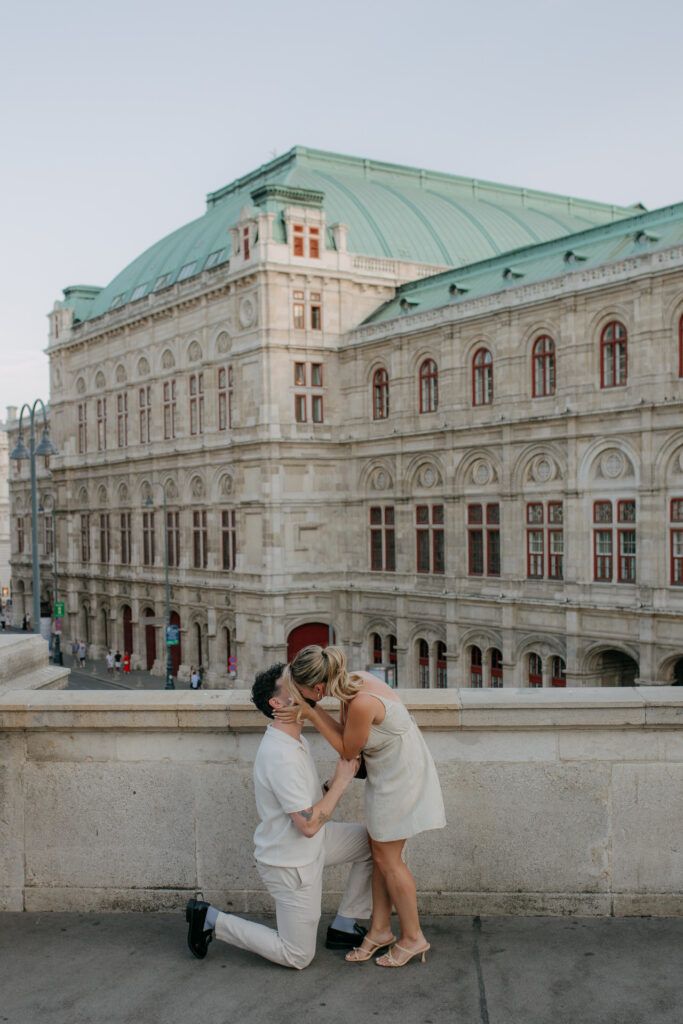 Albertina Photoshoot Vienna guy is proposing a girl at albertina vienna. there is a operat house in the background